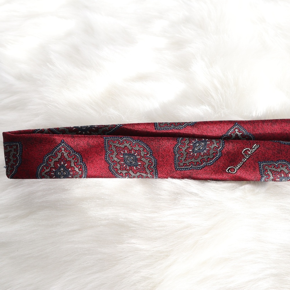Oscar De La Renta Tie Designer Red Blue Paisley - Picture 8 of 8